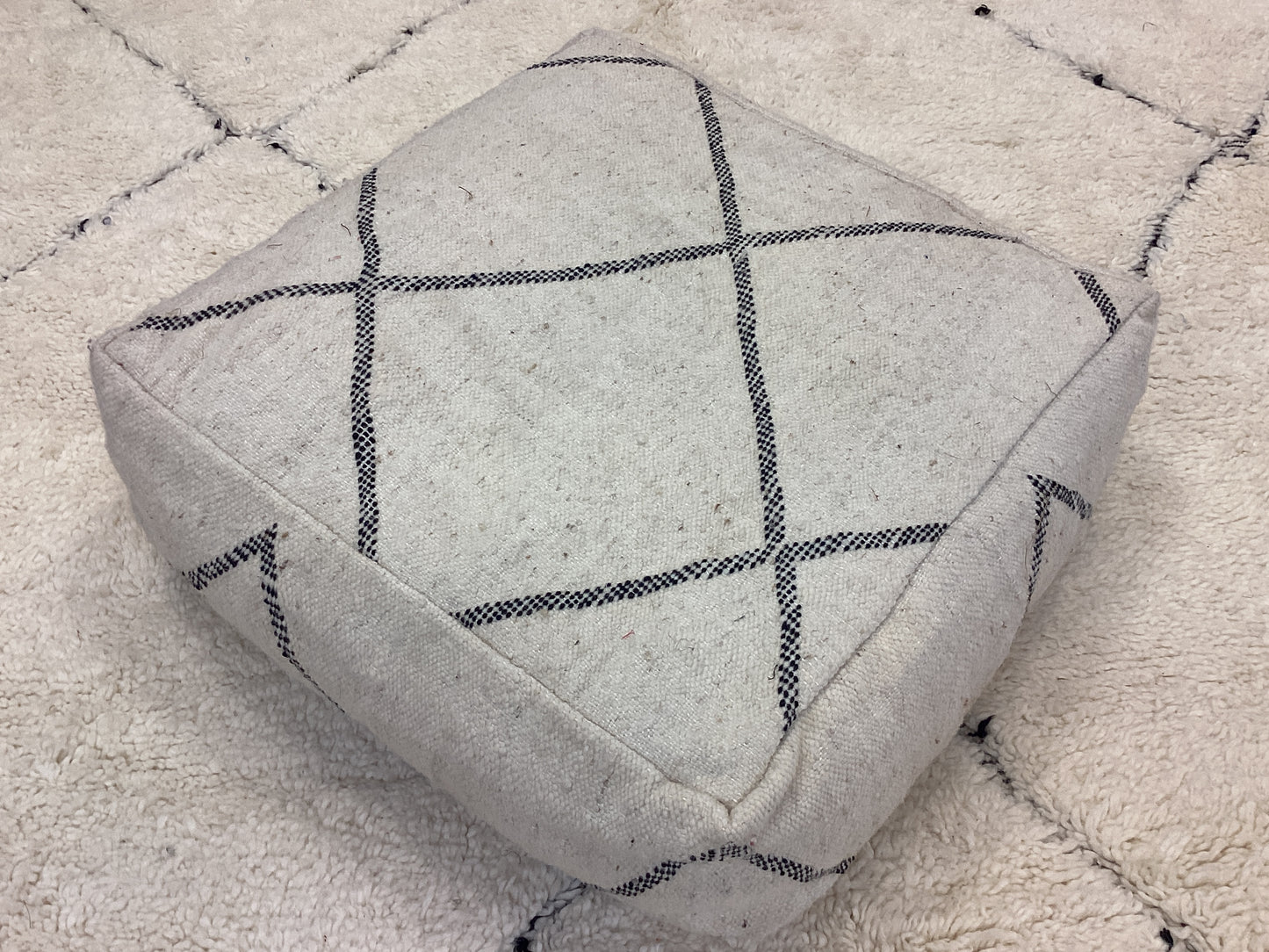 Handgefertigt Berber Sitzkissen Pouf Marke Beni Ourain 25x60x65cm