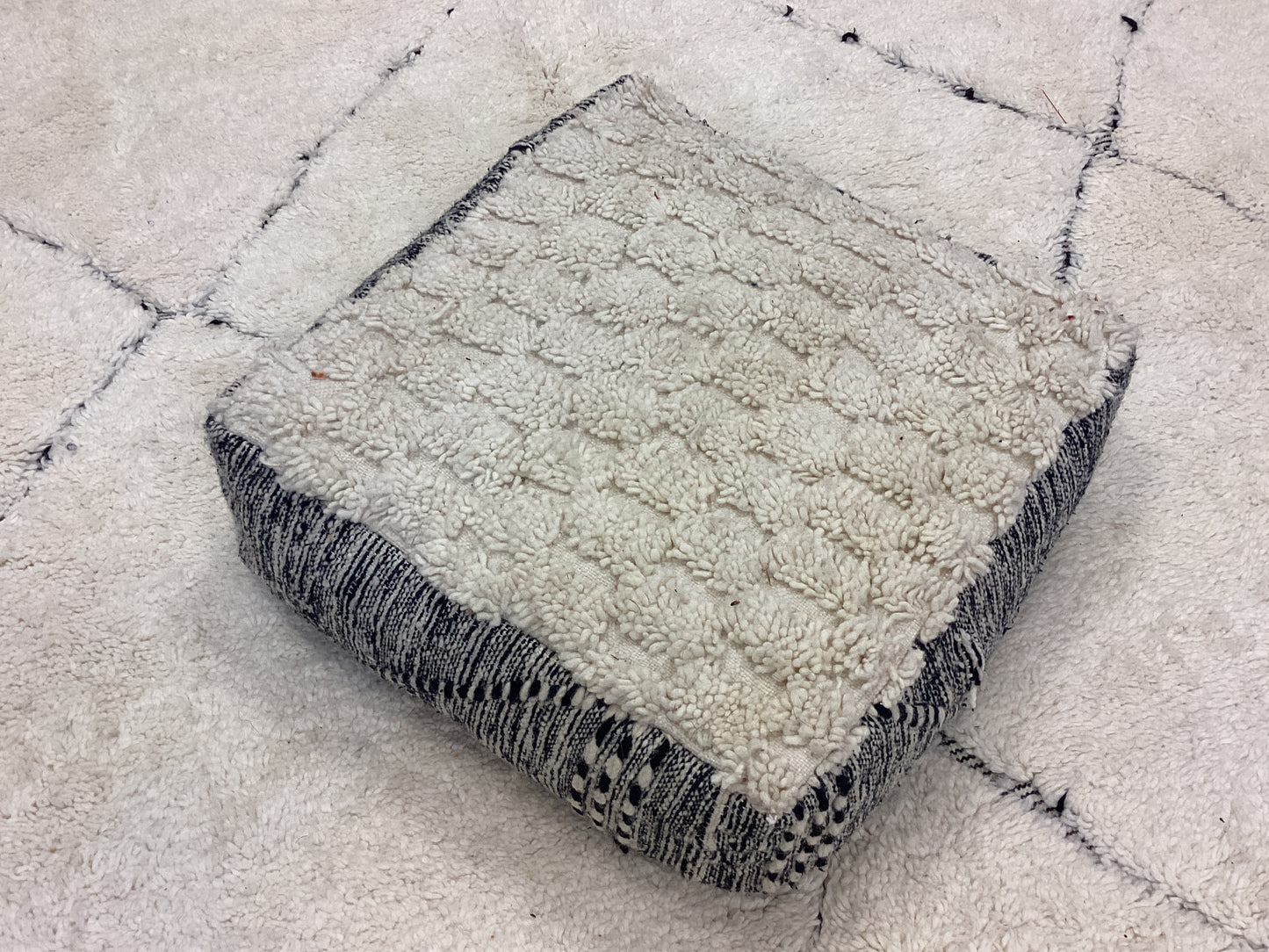 Handgefertigt Berber Sitzkissen Pouf Marke Beni Ourain 25x60x65cm