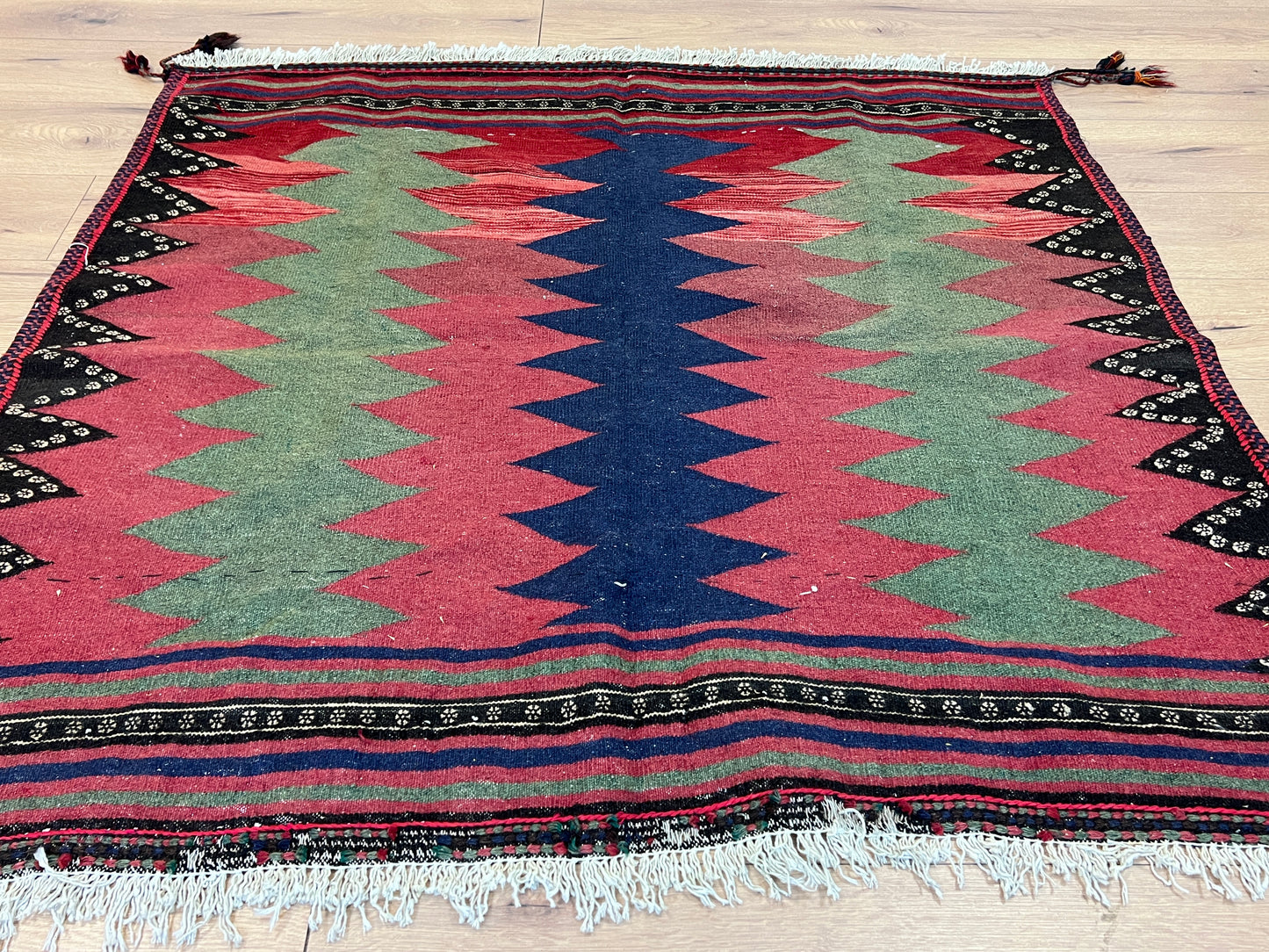 Orientteppich Bachtiar Kelim 128x137cm