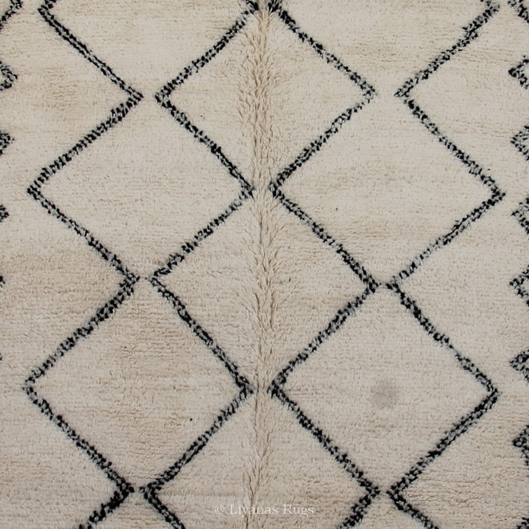 Modern designer Berber Beni Ourain Liyana's carpet 259 cm - 155 cm