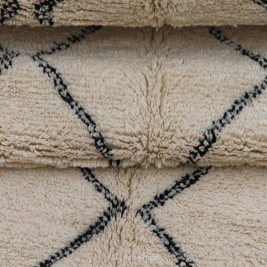 Modern designer Berber Beni Ourain Liyana's carpet 259 cm - 155 cm